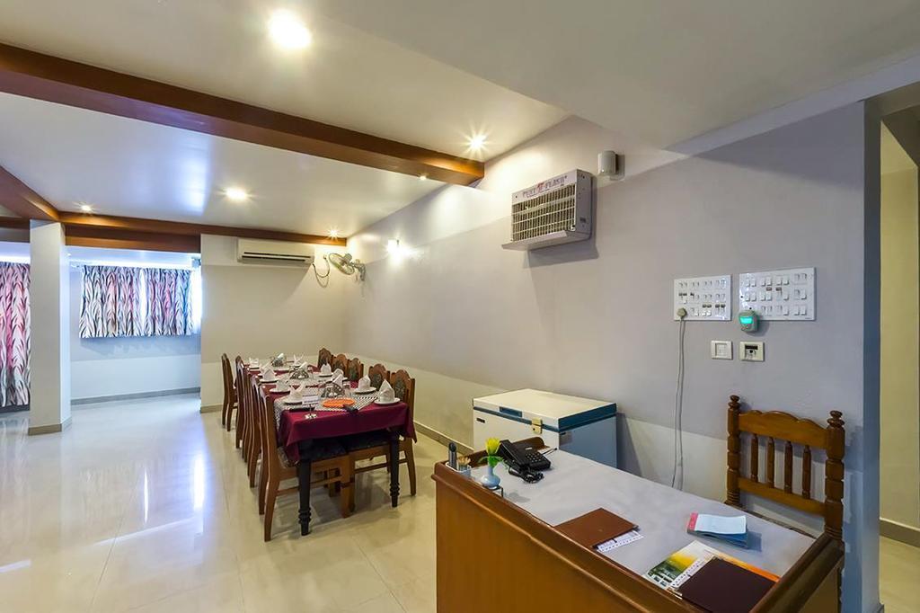 Hotel Geethu International Kovalam Ngoại thất bức ảnh