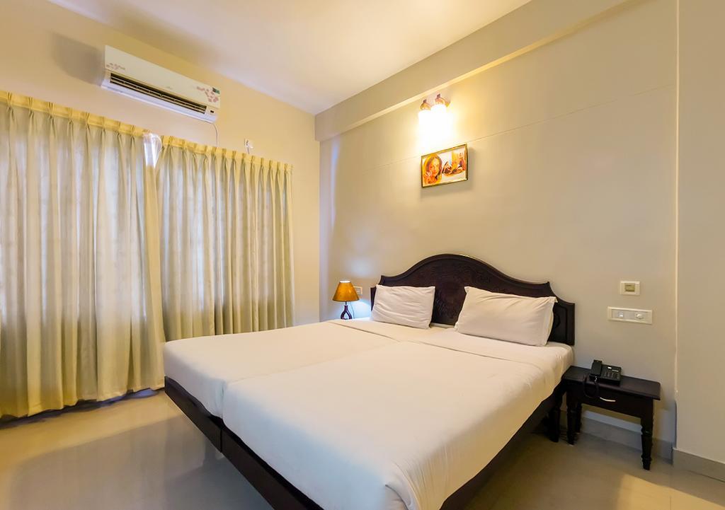 Hotel Geethu International Kovalam Ngoại thất bức ảnh
