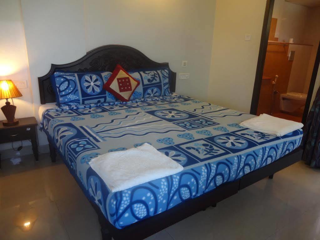 Hotel Geethu International Kovalam Ngoại thất bức ảnh