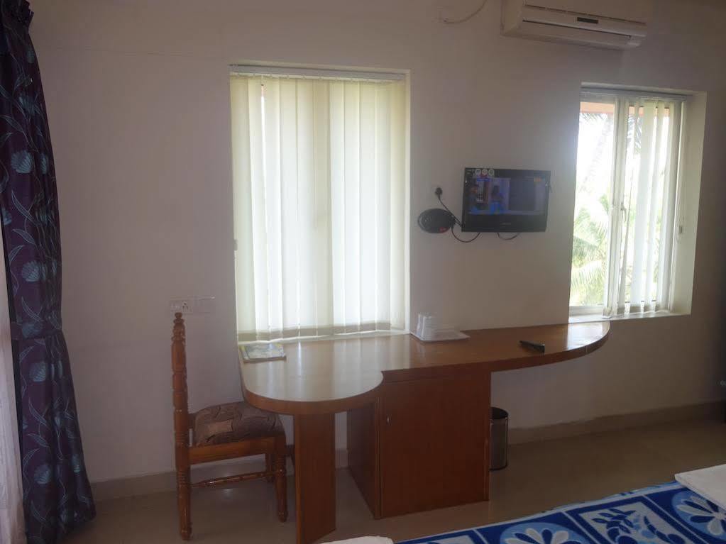 Hotel Geethu International Kovalam Ngoại thất bức ảnh